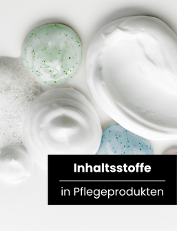 Verschiedene Cremetexturen und Peelings mit Schaum auf weißem Untergrund, Artikelbild Inhaltsstoffe in Pflegeprodukten