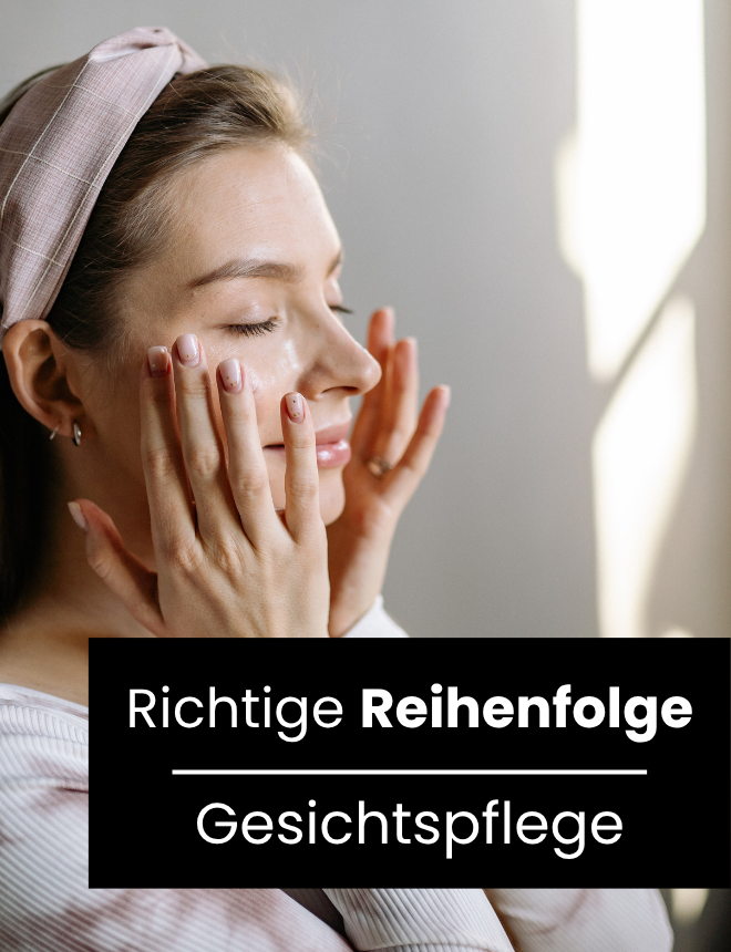 Richtige Reihenfolge Gesichtspflege – lächelnde Frau creamt ihr Gesicht mit geschlossenen Augen ein
