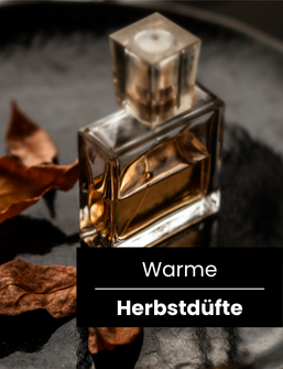 Banner Warme Herbstdüfte, goldener Parfümflakon neben herbstlichen Blättern auf dunklem Untergrund