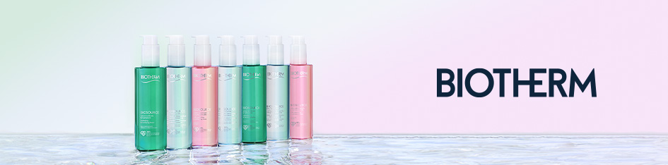 Werbung für Biotherm Gesichtssprays. Sieben farbige Flaschen in Grün, Blau, Rosa und Türkis stehen nebeneinander auf einer Wasseroberfläche. Rechts auf rosafarbenem Hintergrund ist das Biotherm-Logo zu sehen.