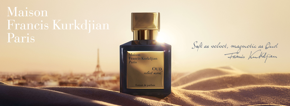 Maison Francis Kurkdjian Paris – Oud Velvet Mood Extrait de Parfum Flakon in Wüstenlandschaft mit Pariser Skyline im Hintergrund