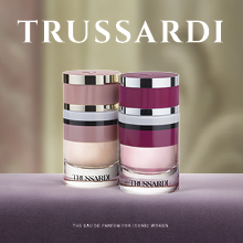 Quadratische Werbung für Trussardi Eau de Parfum: Zwei elegante Flakons in Rosé- und Pinktönen mit silbernen und schwarzen Akzenten stehen auf violettem Untergrund. Oben der weiße Schriftzug 'TRUSSARDI', unten die Zeile 'The Eau de Parfum for Iconic Women'.